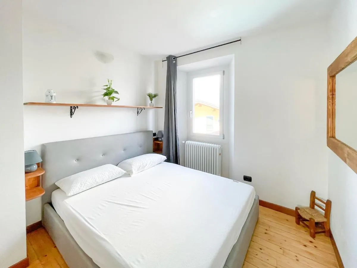 Blue House By Design Studio Apartment Bellano